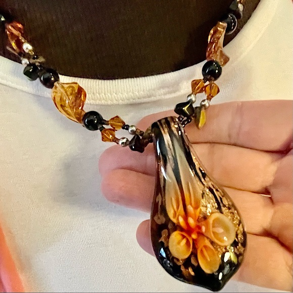 Jewelry - Flower Art Glass Necklace